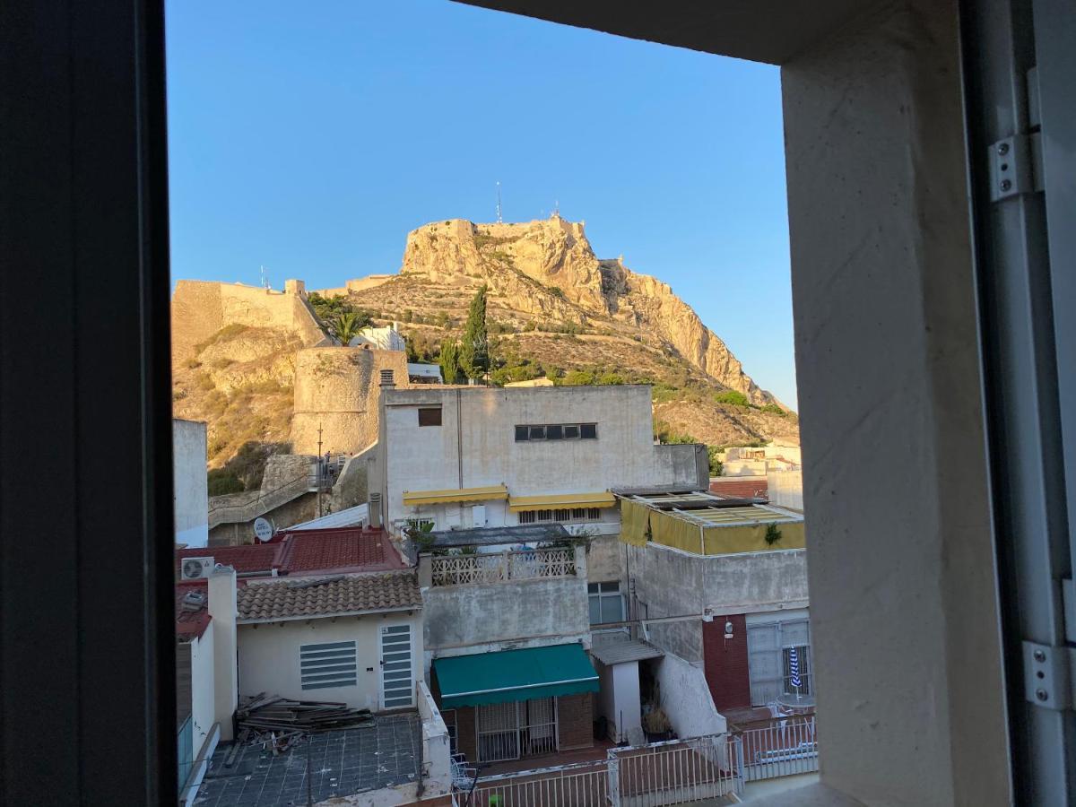 Corazon De Alicante Con Vistas Al Mar Y Al Castillo Esterno foto