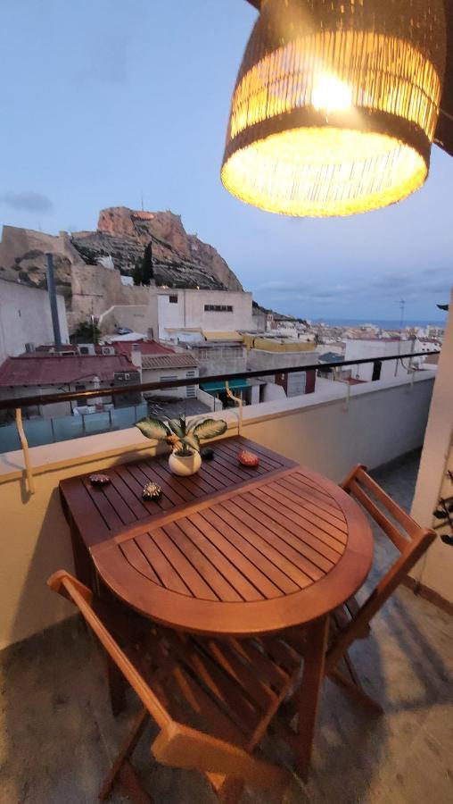 Corazon De Alicante Con Vistas Al Mar Y Al Castillo Esterno foto